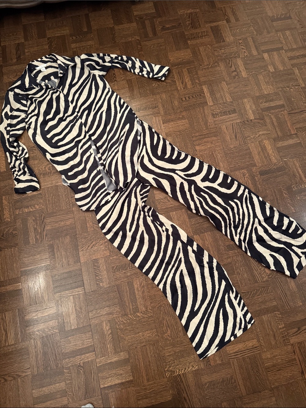 H&M Zebra Print Satin wide leg Pants & Shirt Set - Black and White size XS